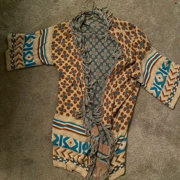 Beautiful vest with Aztec pattern - Picture 1 of 3
